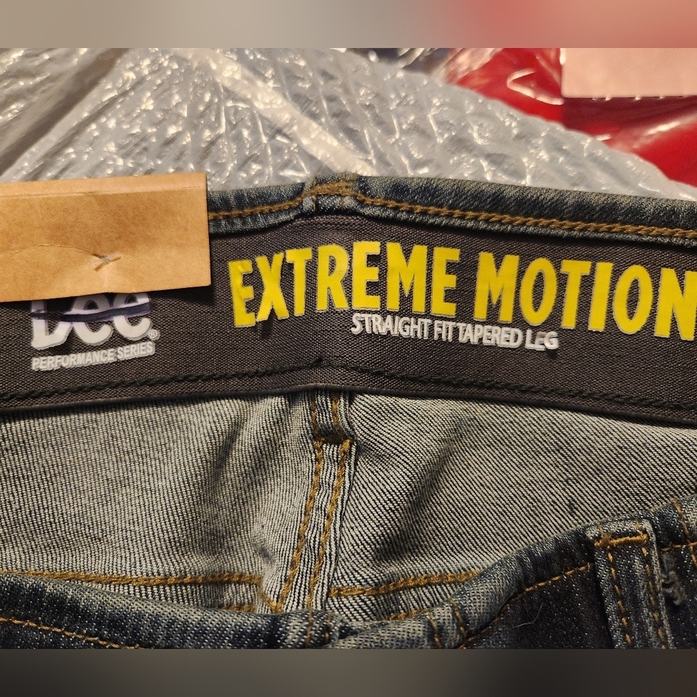 LEES Extreme Motion Men's Jeans - Picture 4 of 4